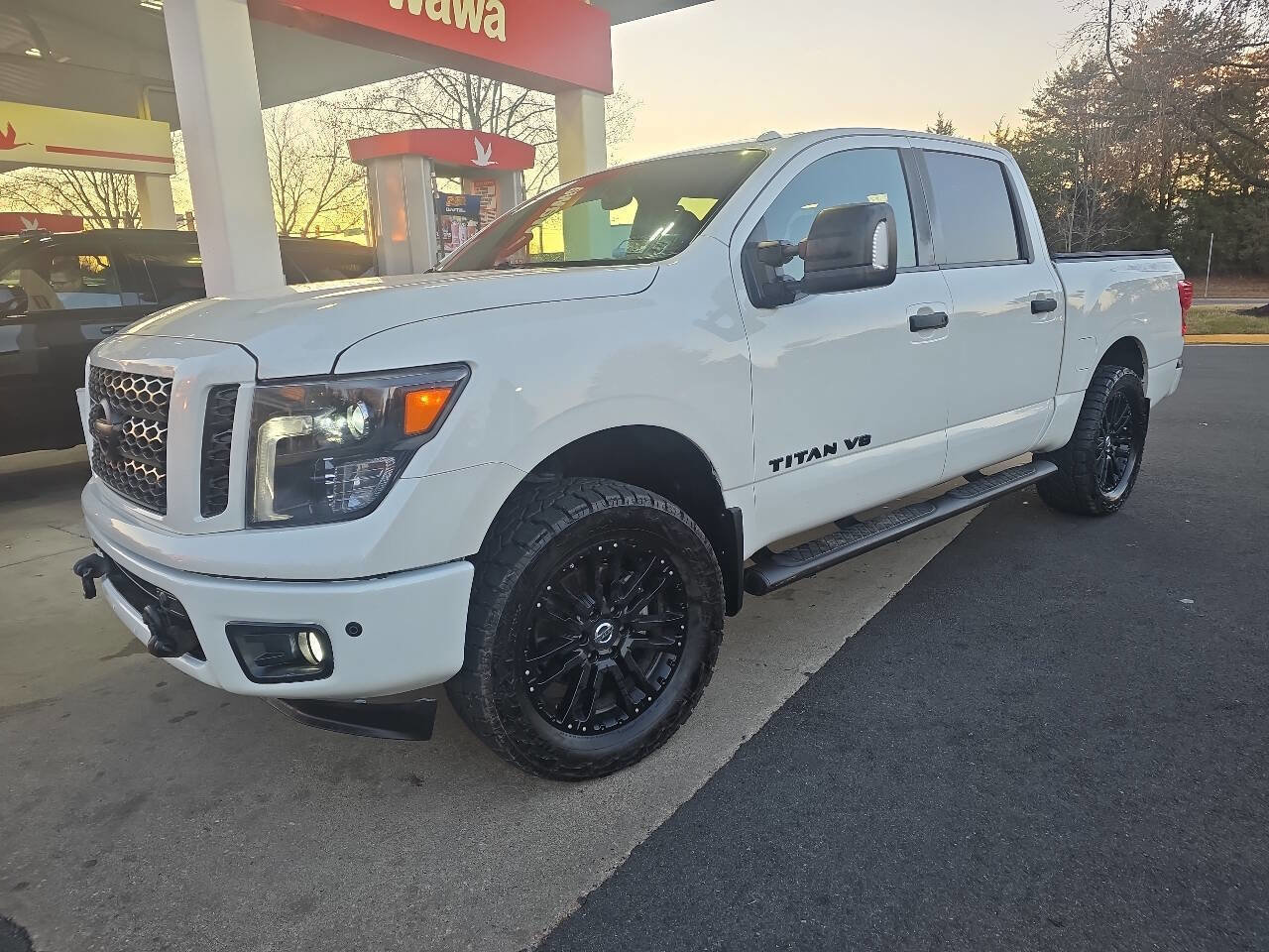 Used 2018 Nissan Titan XD image 89