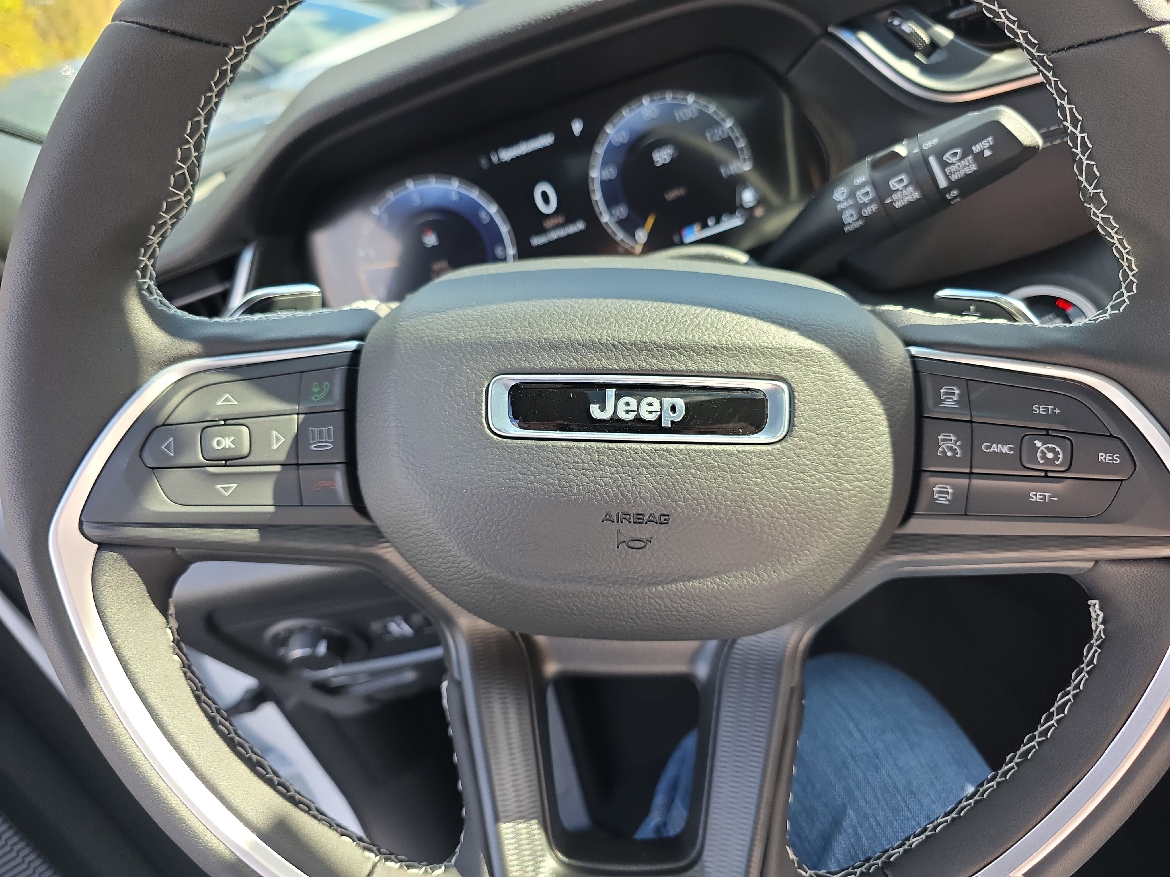 New 2025 Jeep Grand Cherokee L Altitude image 11