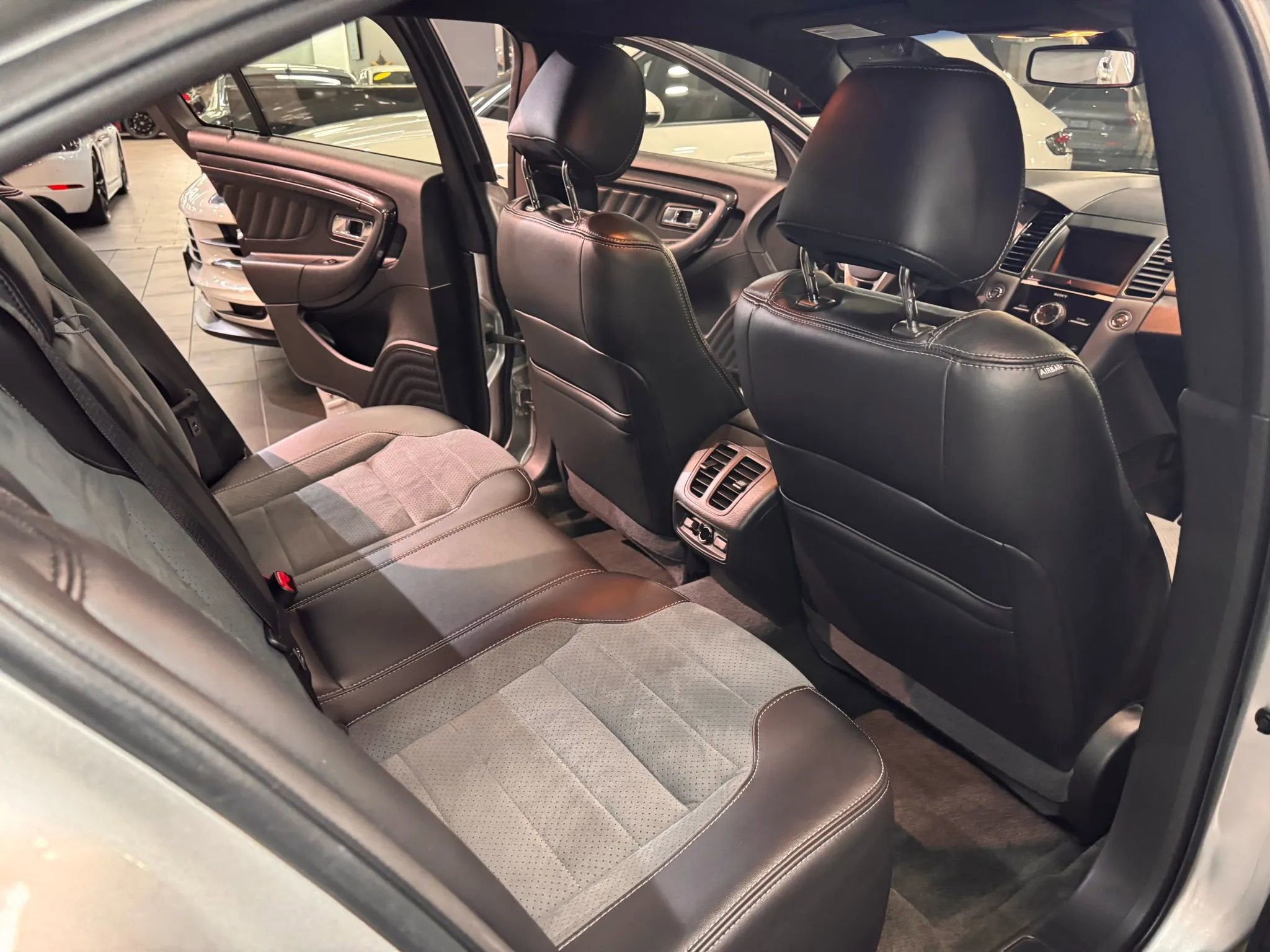 Used 2013 Ford Taurus SHO image 17