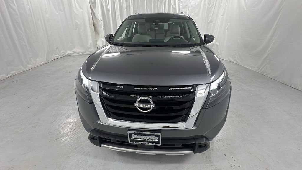 Used 2025 Nissan Pathfinder SL image 8