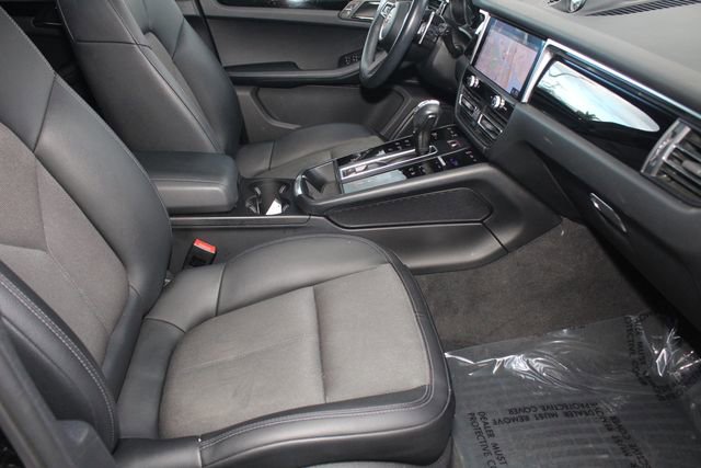 Used 2023 Porsche Macan Turbo image 27