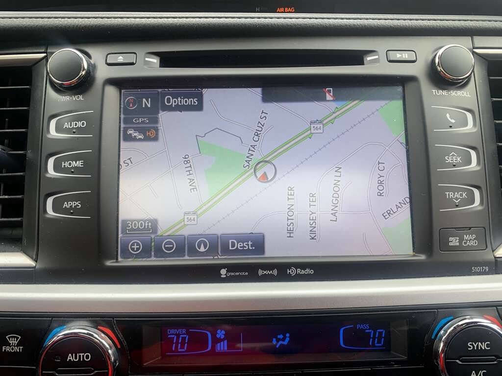 Used 2018 Toyota Highlander SE image 19