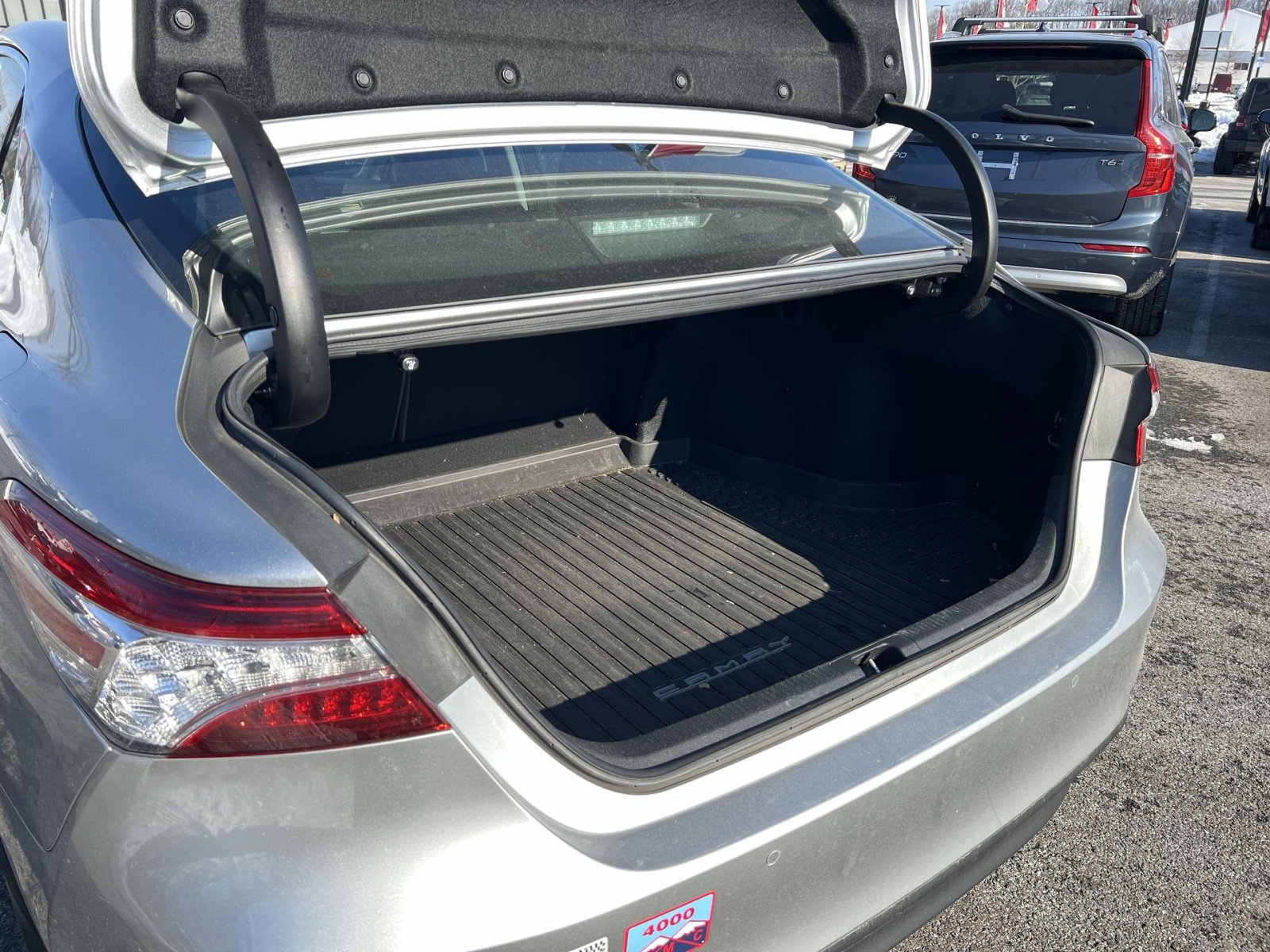 Used 2018 Toyota Camry XLE image 24