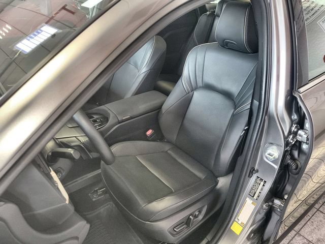 Used 2026 Toyota Crown Platinum AWD/4WD image 11