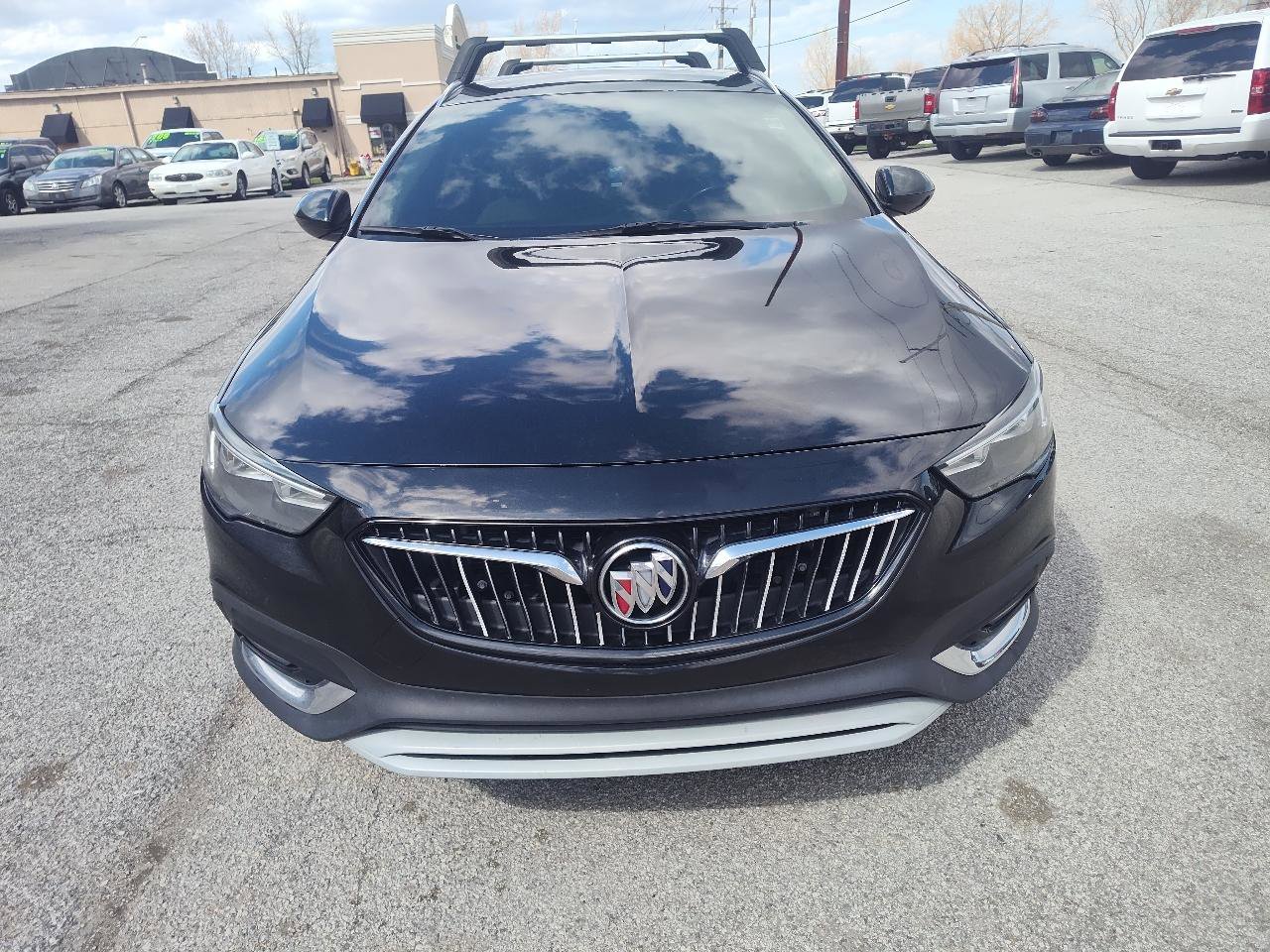Used 2018 Buick Regal Essence w/ Sights and Sounds Package image 1