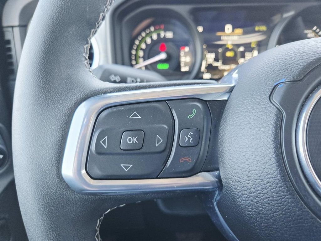 Used 2025 Jeep Wrangler Unlimited Sahara image 21