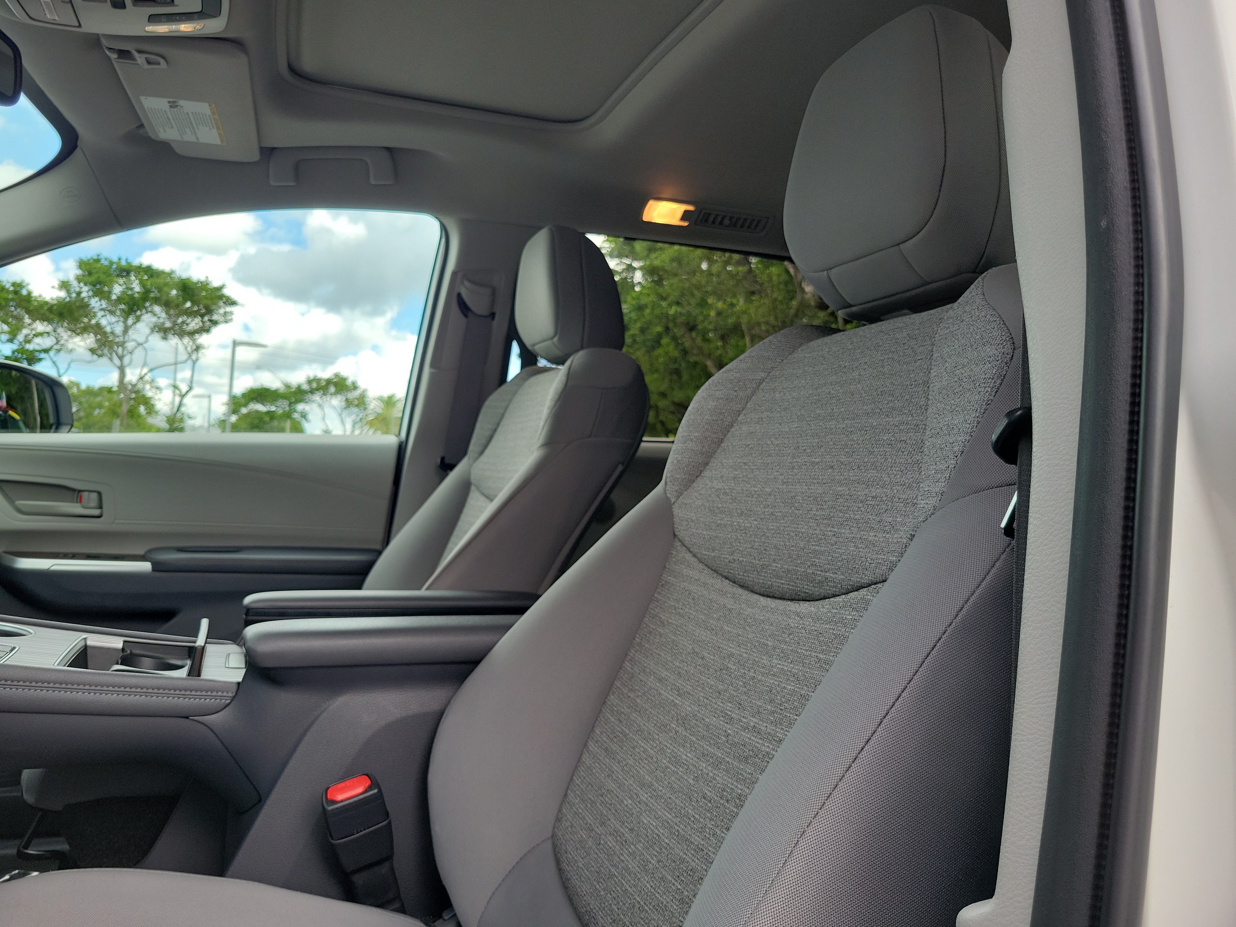 Used 2021 Toyota Sienna LE w/ LE Plus Package FWD image 21