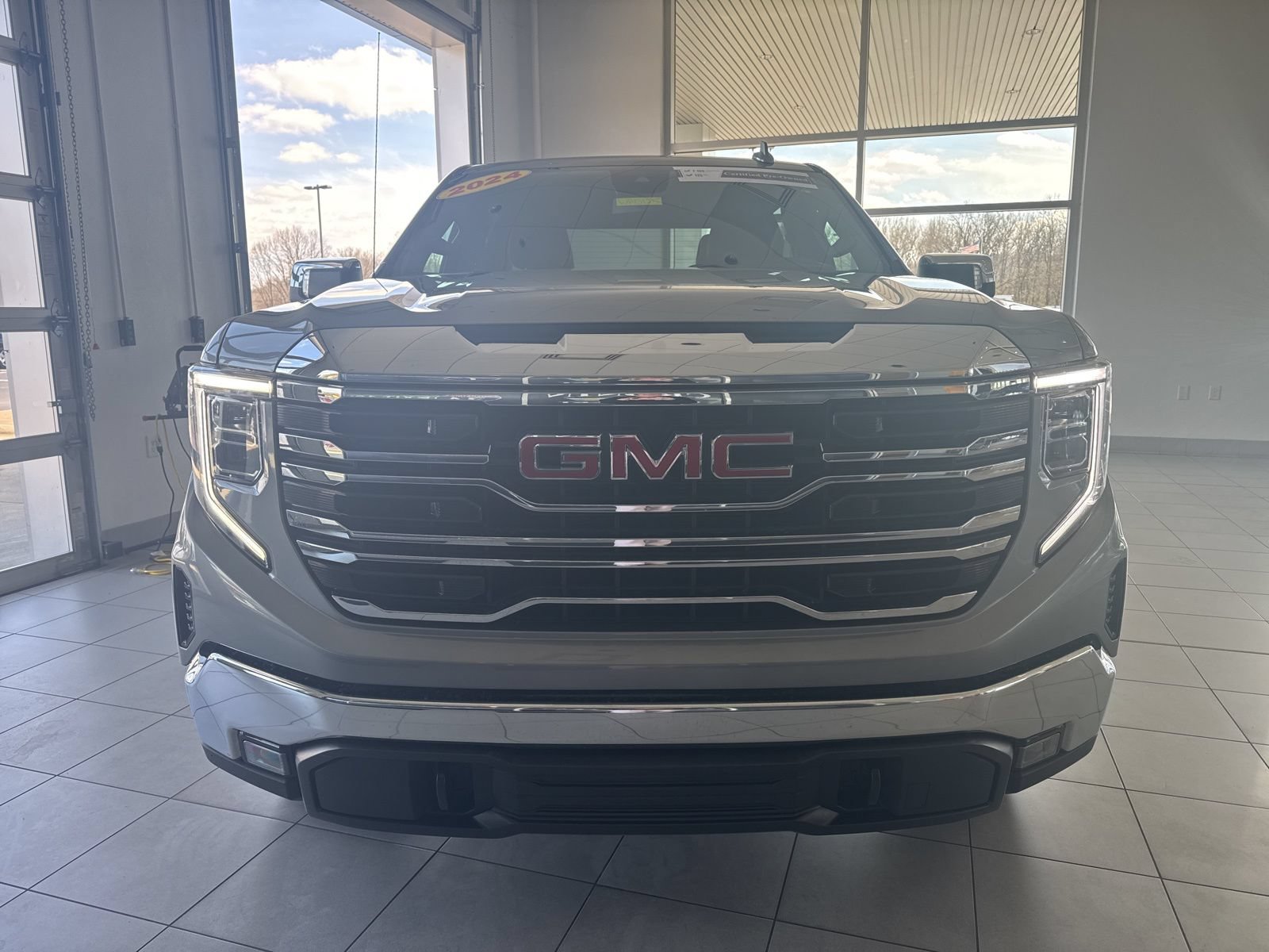Used 2024 GMC Sierra 1500 SLT AWD/4WD image 2