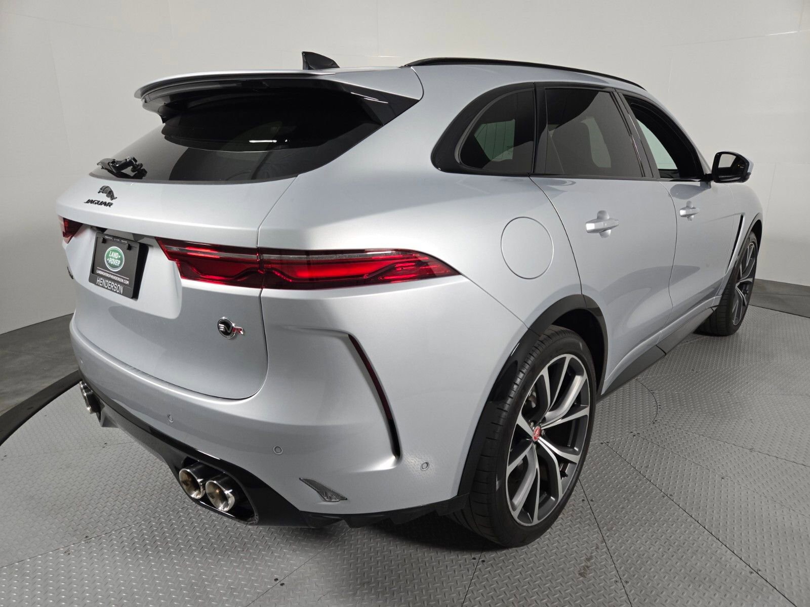 Used 2023 Jaguar F-PACE SVR image 2