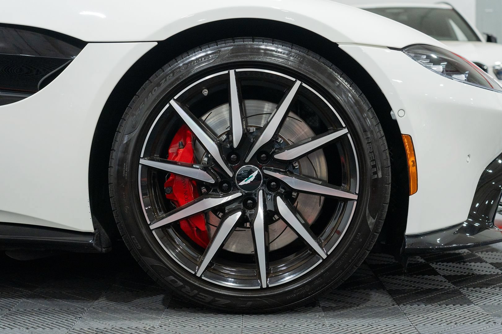 Used 2019 Aston Martin V8 Vantage Coupe RWD image 14