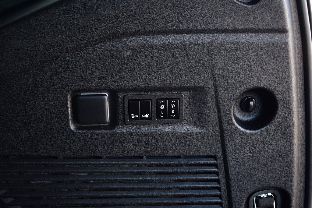 Used 2023 GMC Yukon XL AT4 w/ AT4 Premium Plus Package image 29