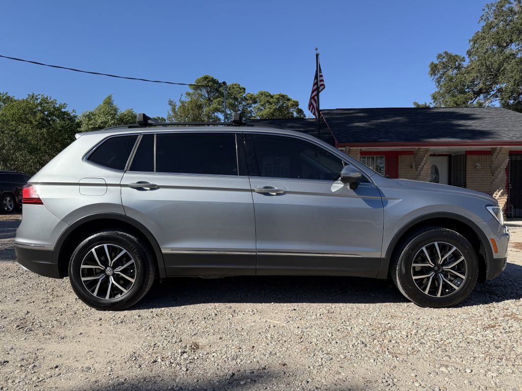 Used 2021 Volkswagen Tiguan SE w/ Panoramic Sunroof Package AWD/4WD image 4