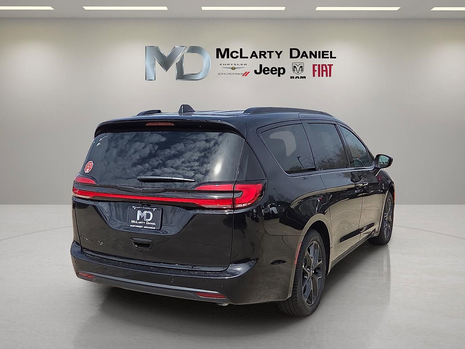 New 2026 Chrysler Pacifica Select w/ S Appearance Package image 5