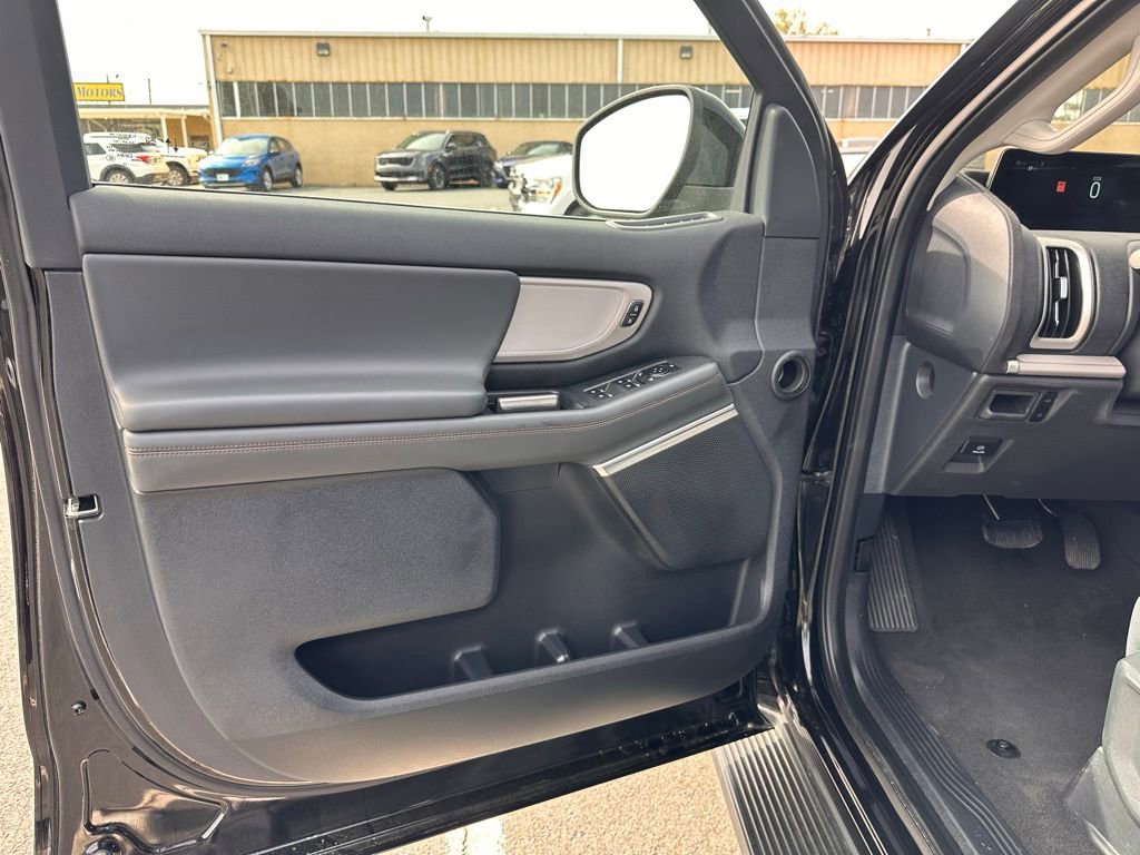 Used 2025 Ford Expedition Active image 15