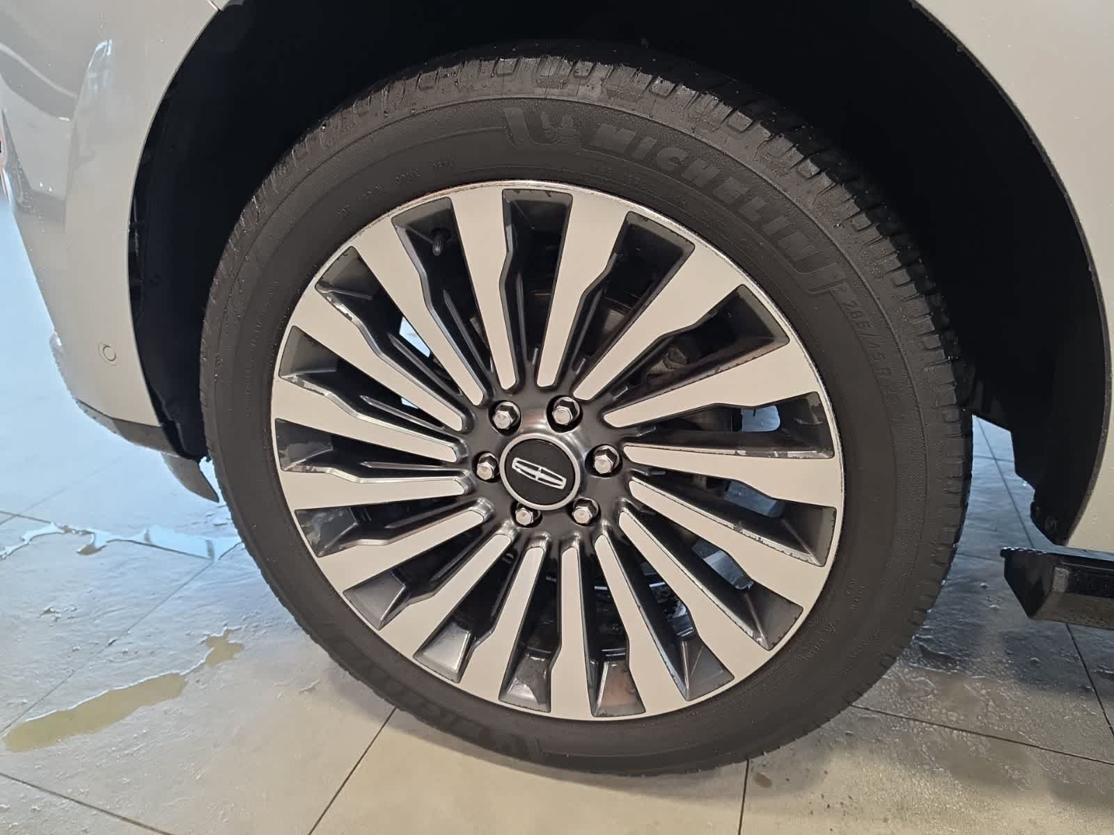 Used 2018 Lincoln Navigator L Reserve w/ Technology Package AWD/4WD image 19