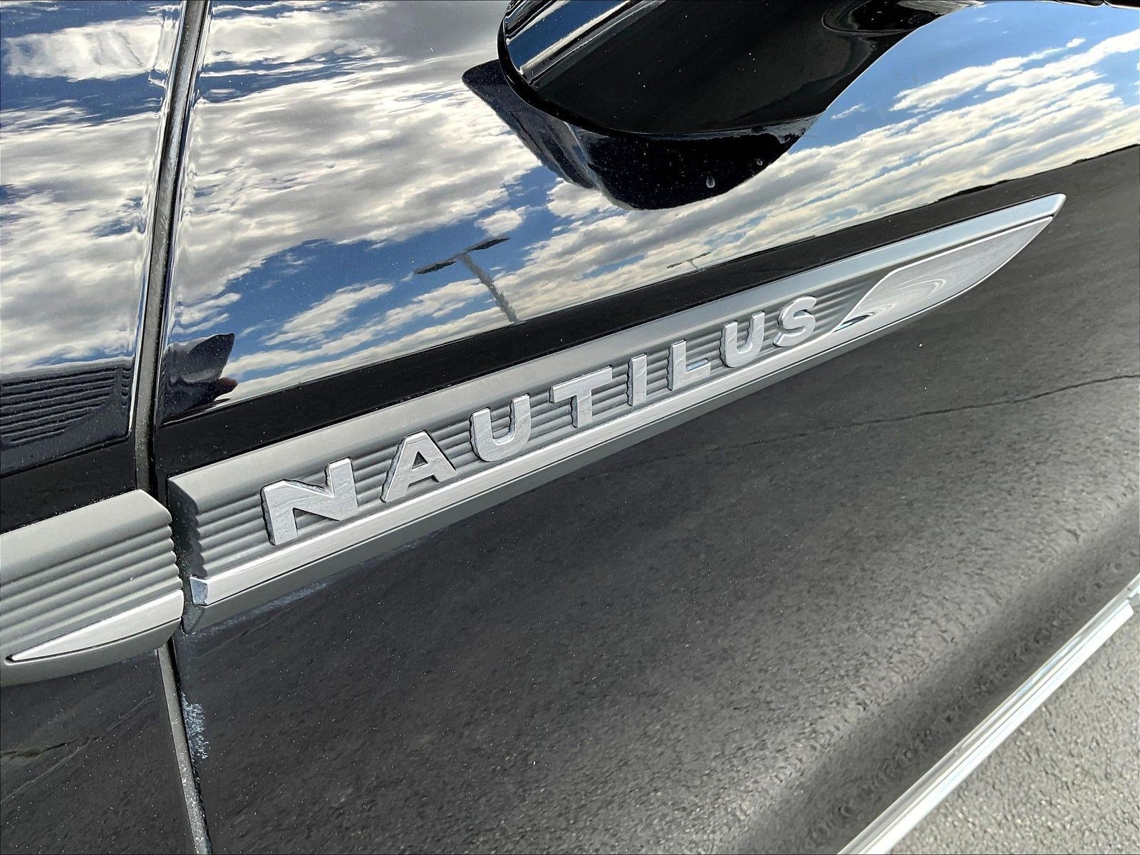 Used 2023 Lincoln Nautilus Reserve AWD/4WD image 24