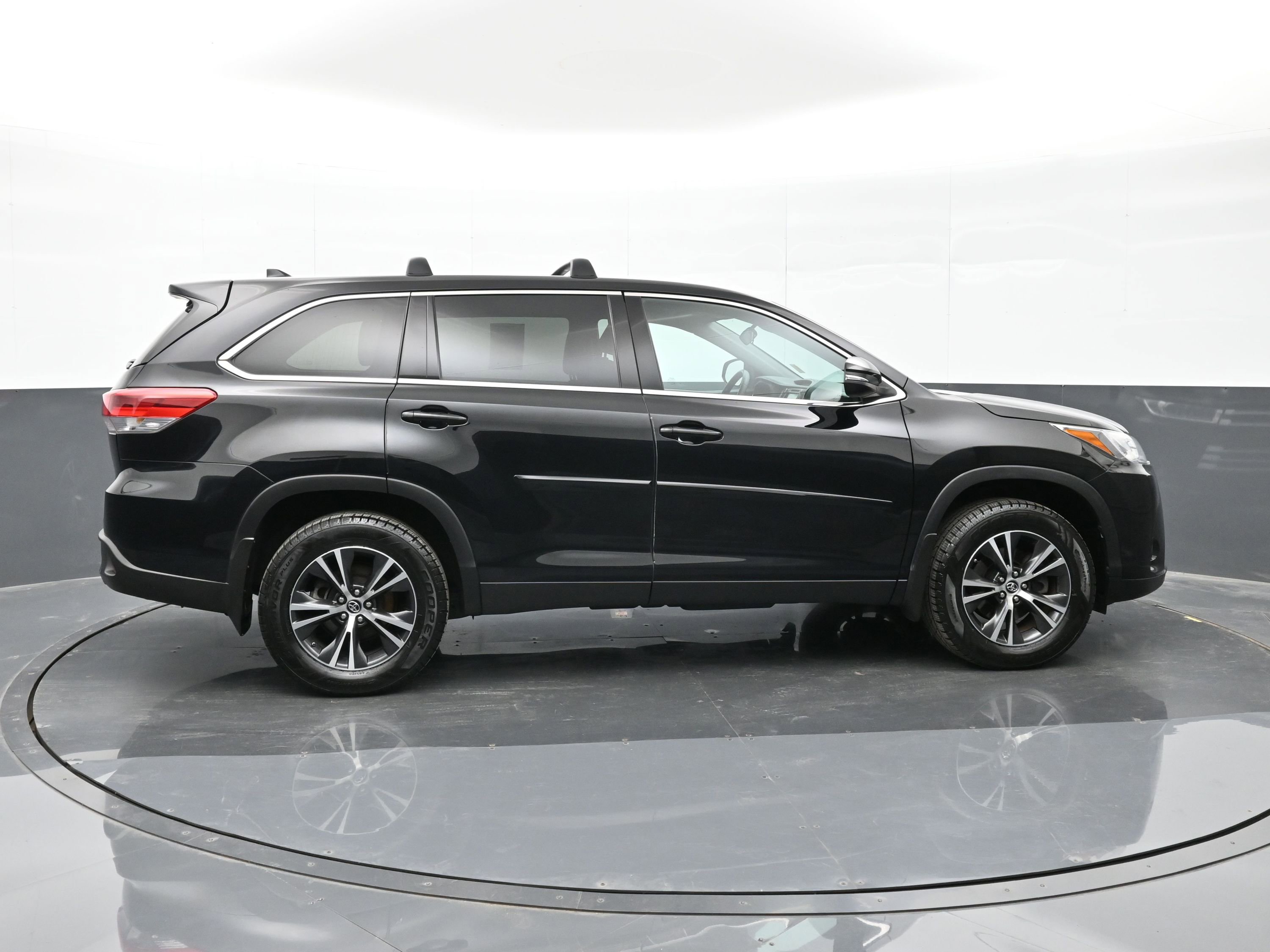Used 2019 Toyota Highlander Plus image 9