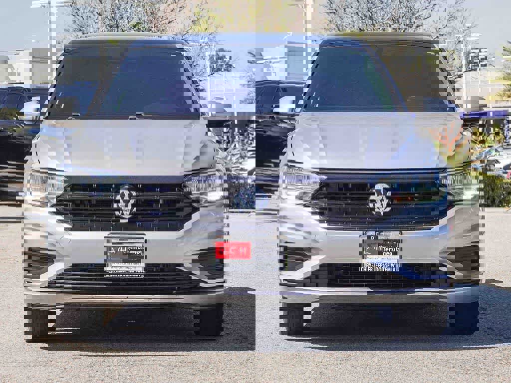 Used 2021 Volkswagen Jetta SE image 2