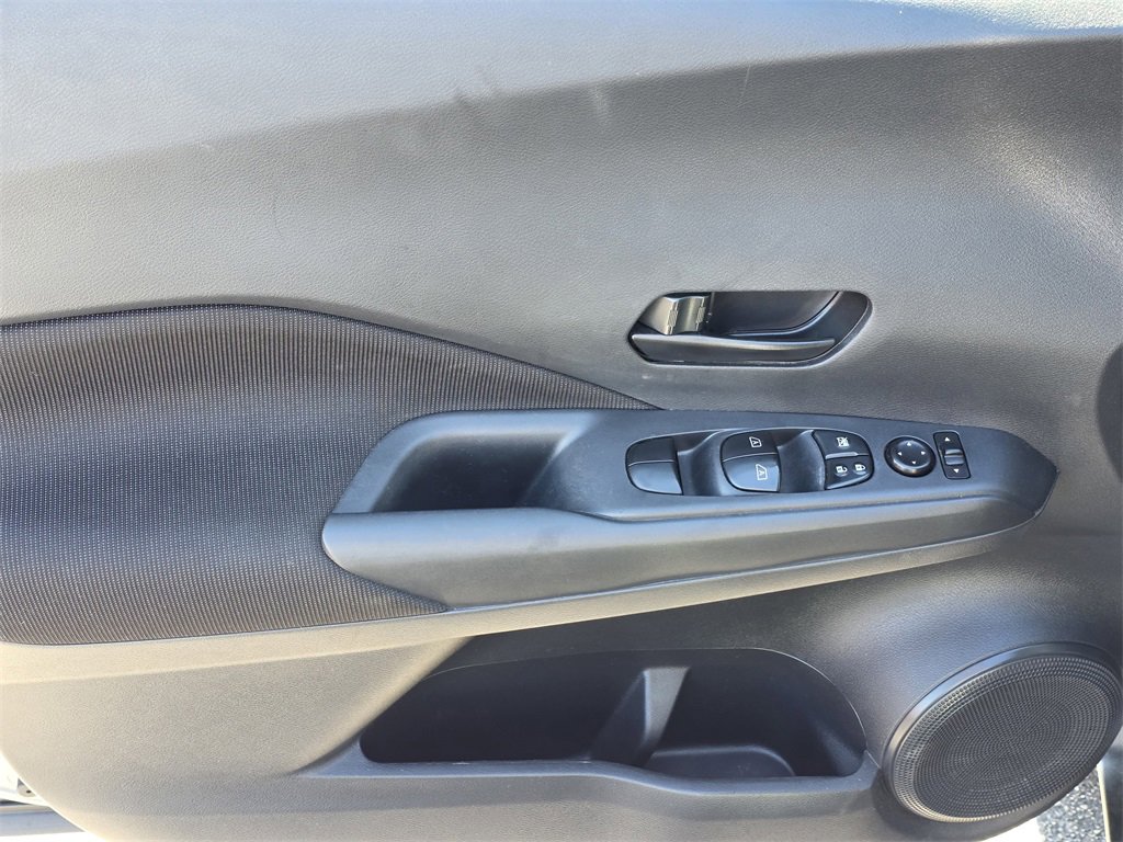 Used 2022 Nissan Kicks S image 11