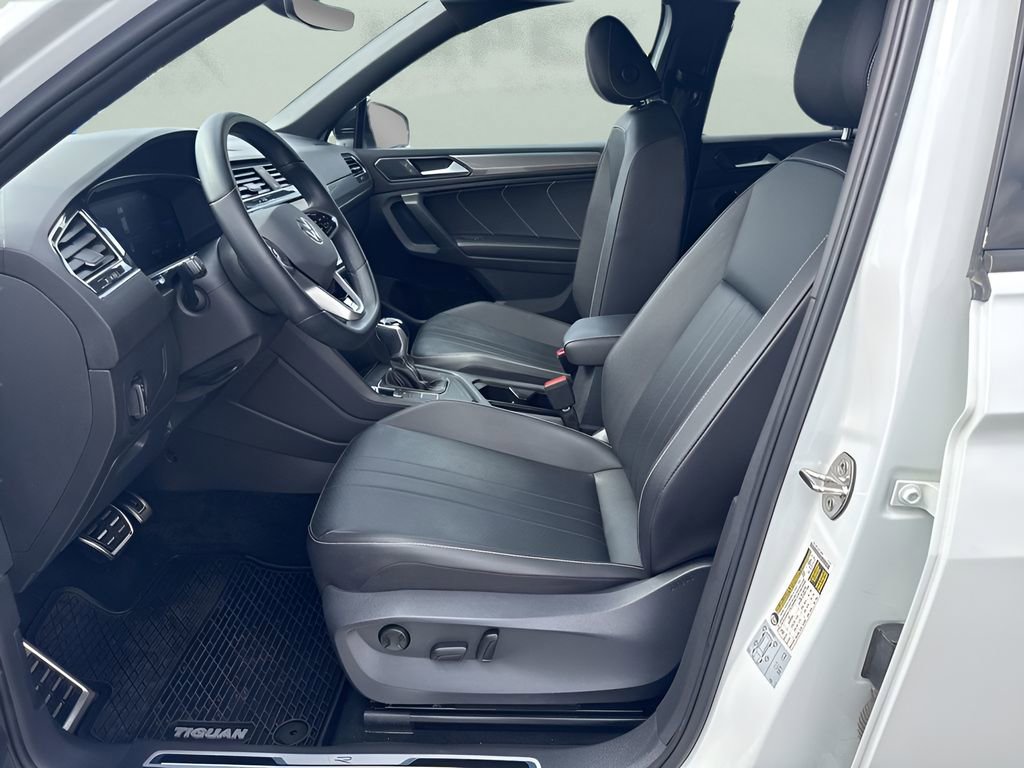 Used 2022 Volkswagen Tiguan SE R-Line FWD image 9
