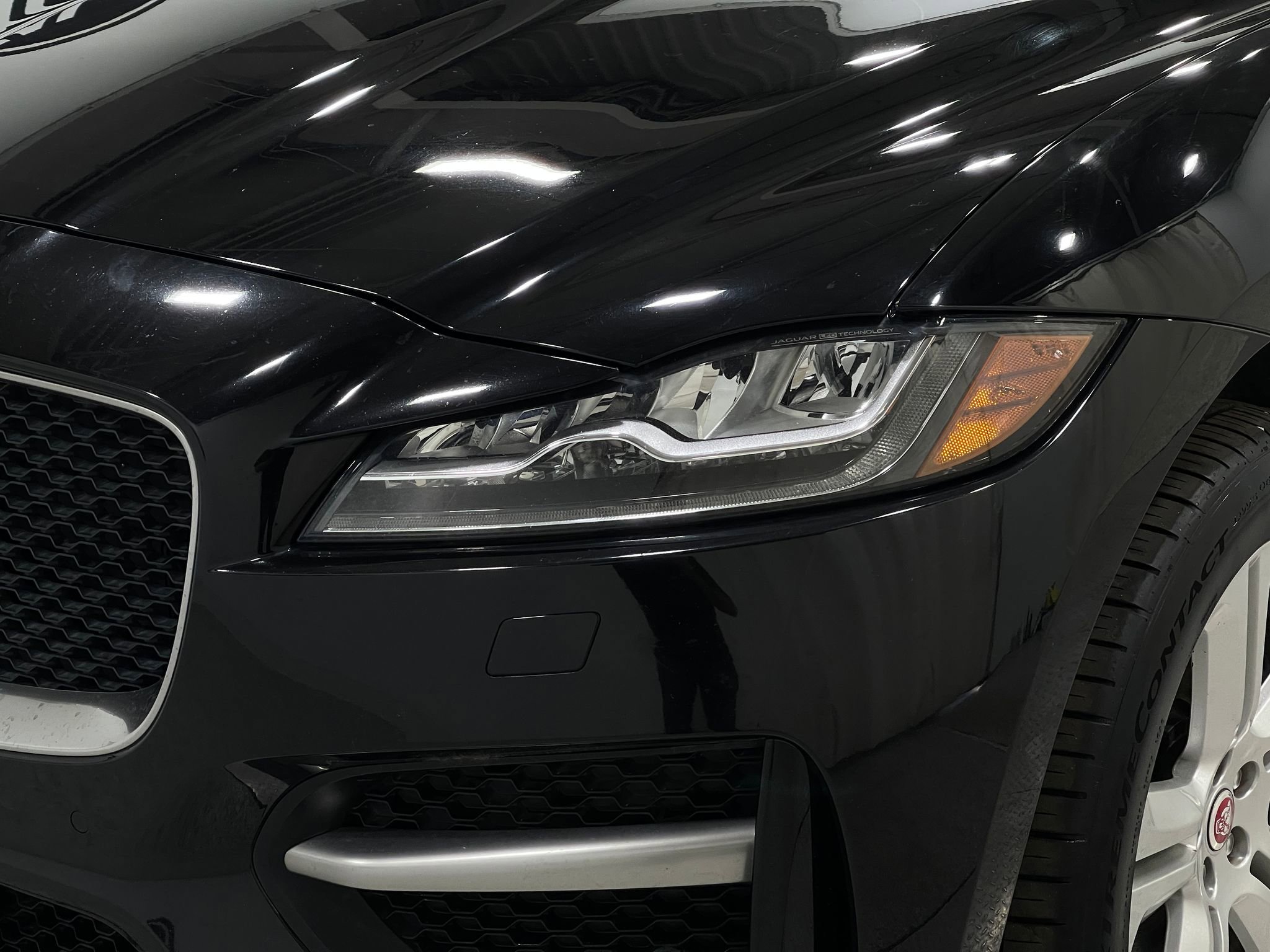 Used 2017 Jaguar F-PACE R-Sport image 32