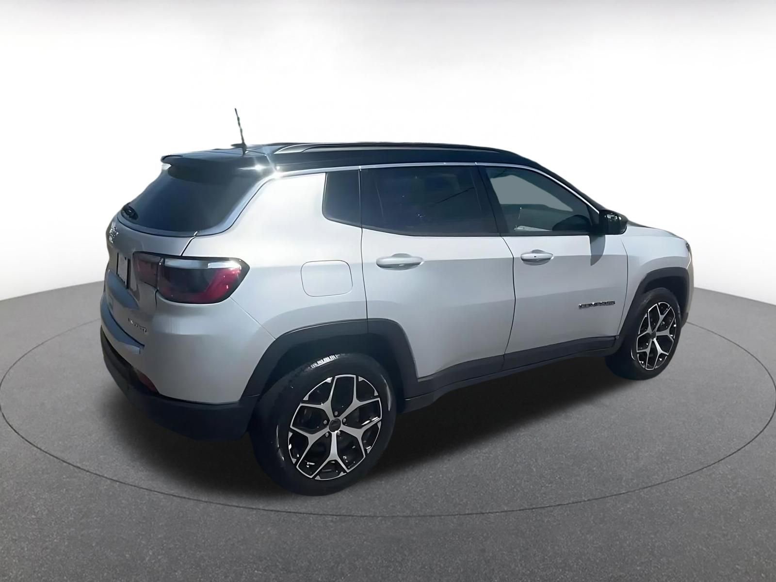 Used 2025 Jeep Compass Limited AWD/4WD image 15