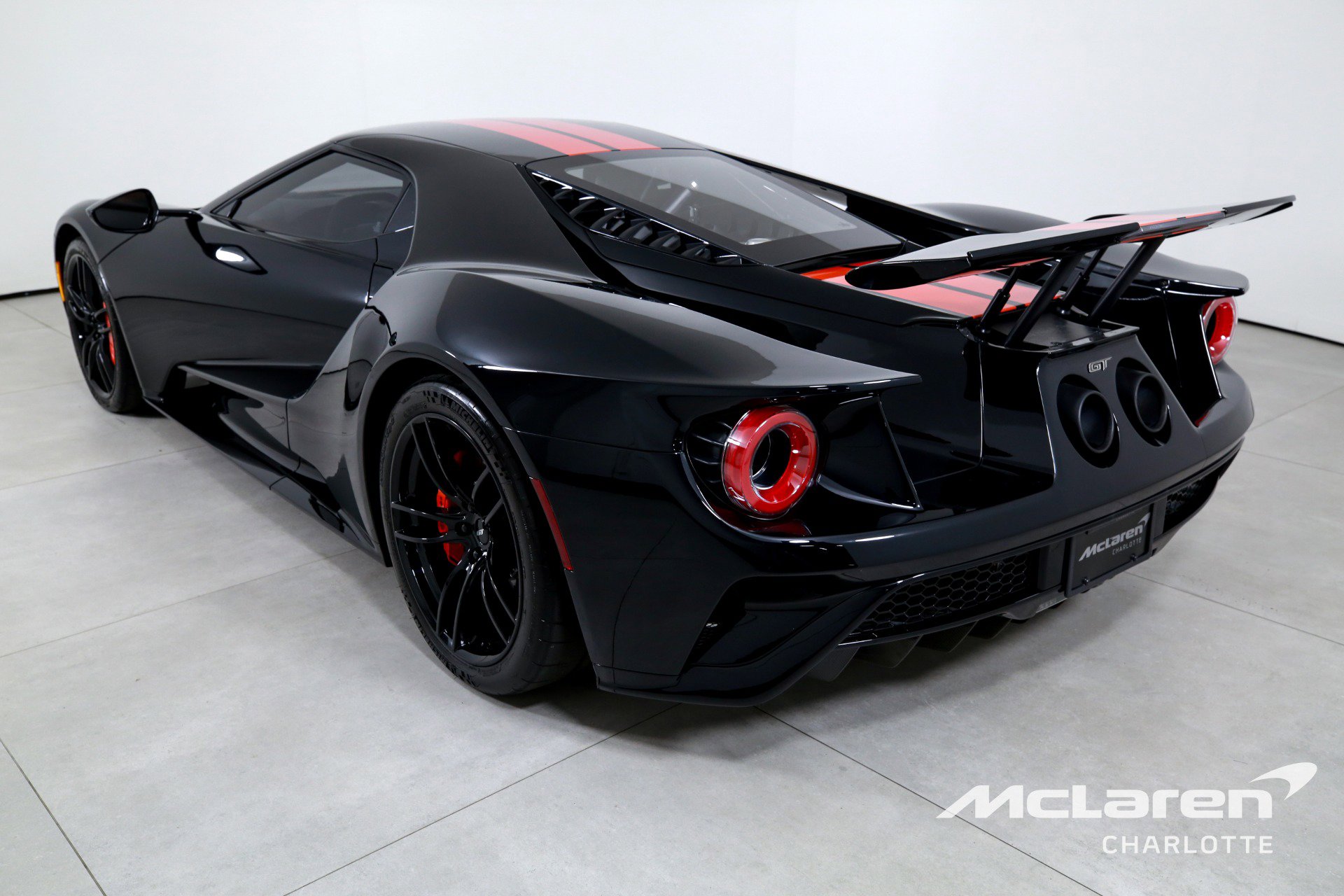 Used 2019 Ford GT RWD image 7