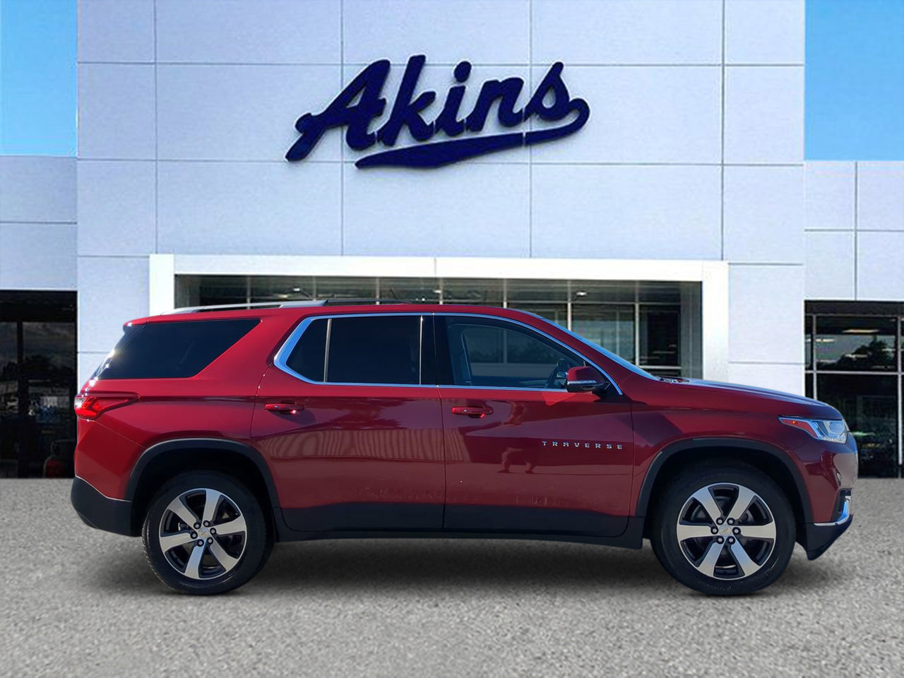 Used 2018 Chevrolet Traverse LT