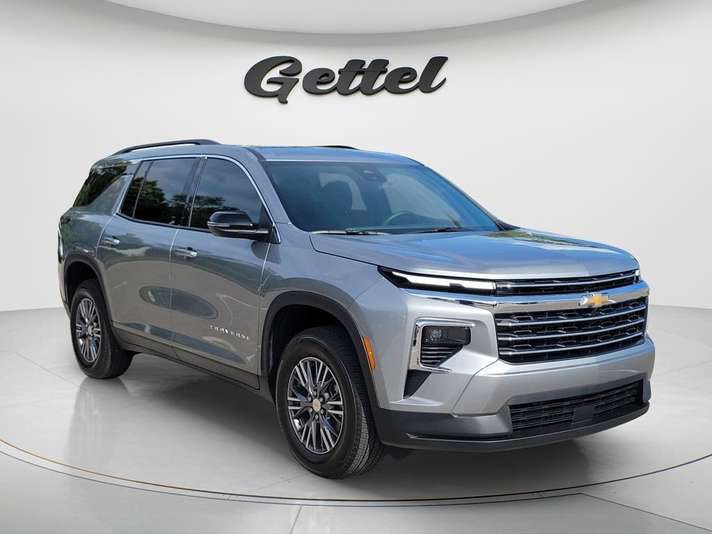 Used 2026 Chevrolet Traverse LT FWD image 3