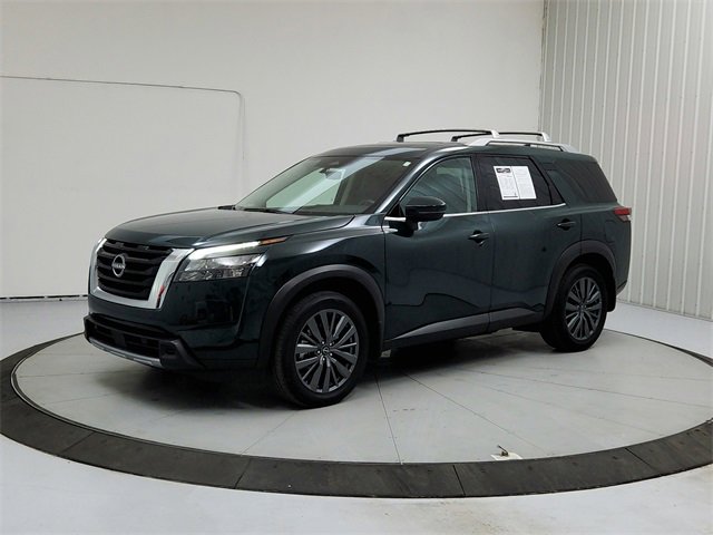 Used 2025 Nissan Pathfinder SL w/ SL Premium Package image 3
