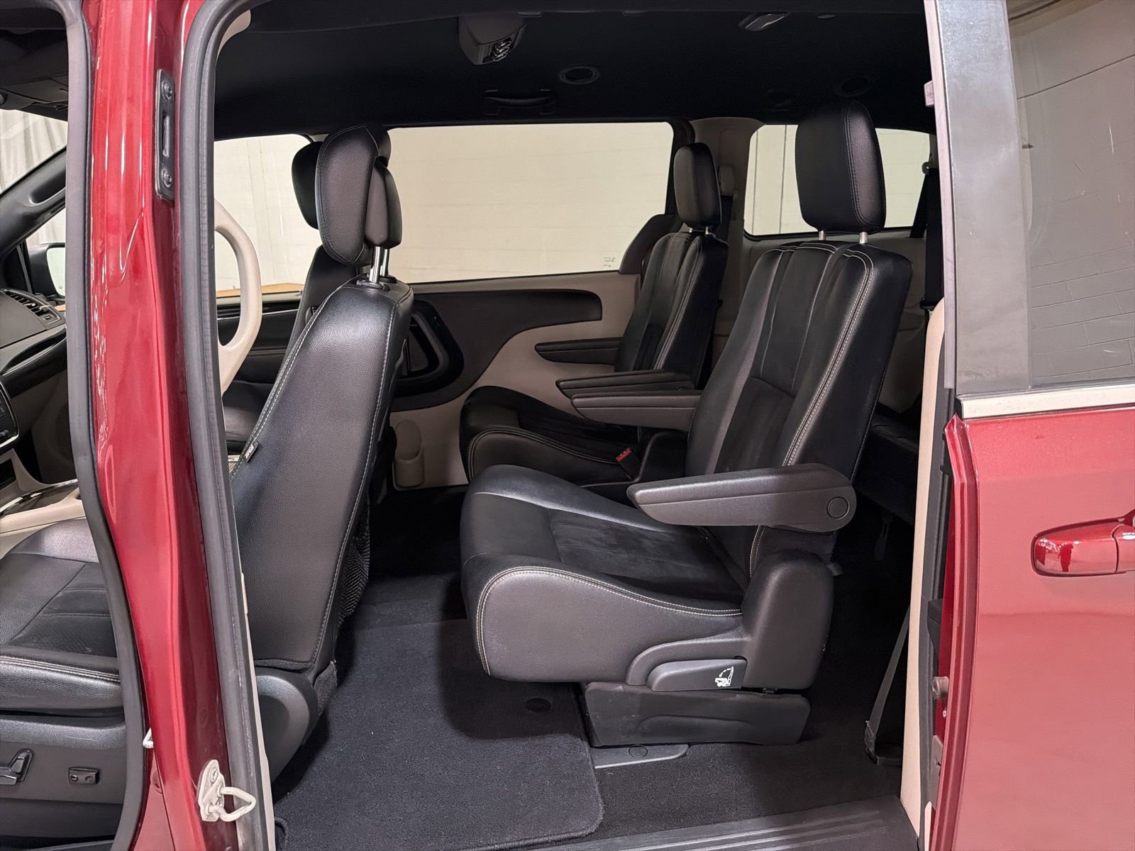 Used 2018 Dodge Grand Caravan SXT image 10