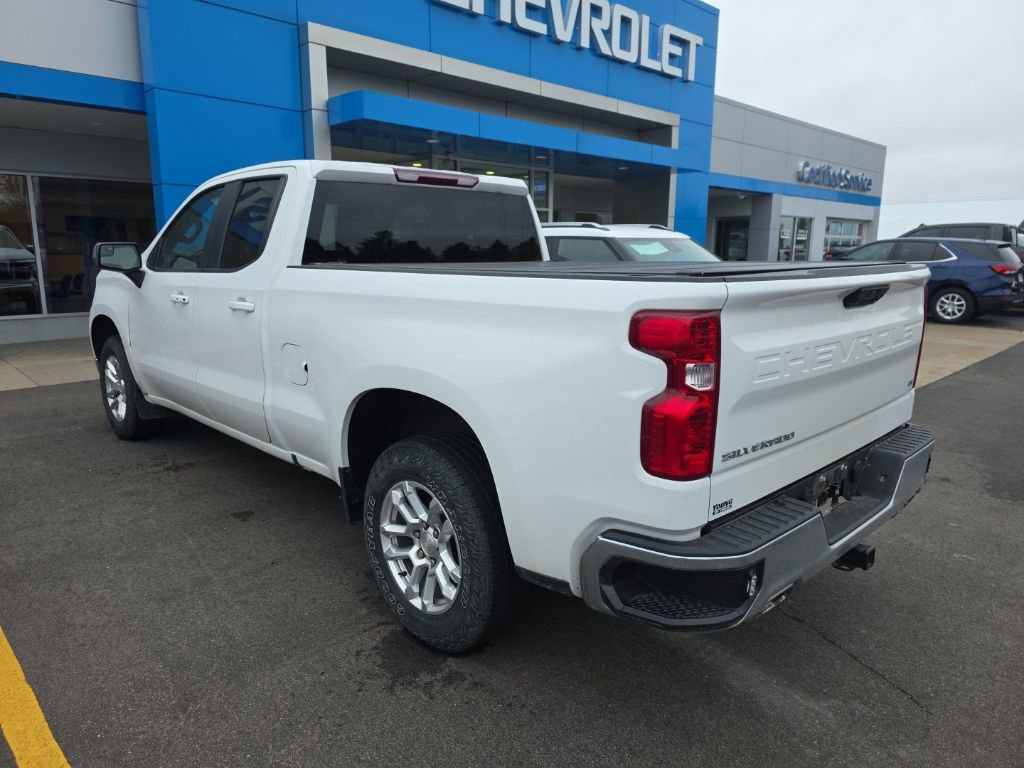 Used 2022 Chevrolet Silverado 1500 LT AWD/4WD image 5