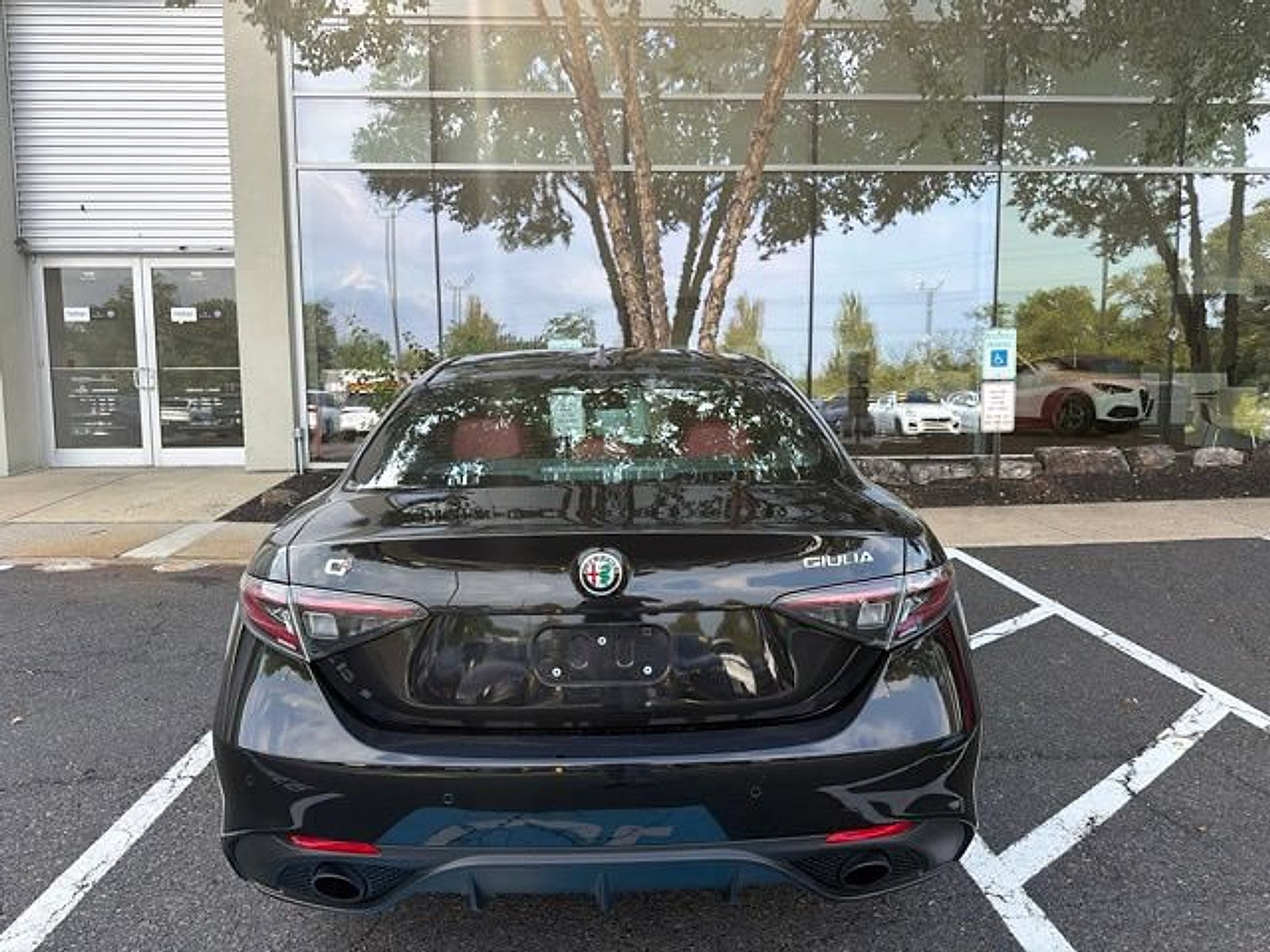 Used 2025 Alfa Romeo Giulia AWD w/ Veloce Package AWD image 8