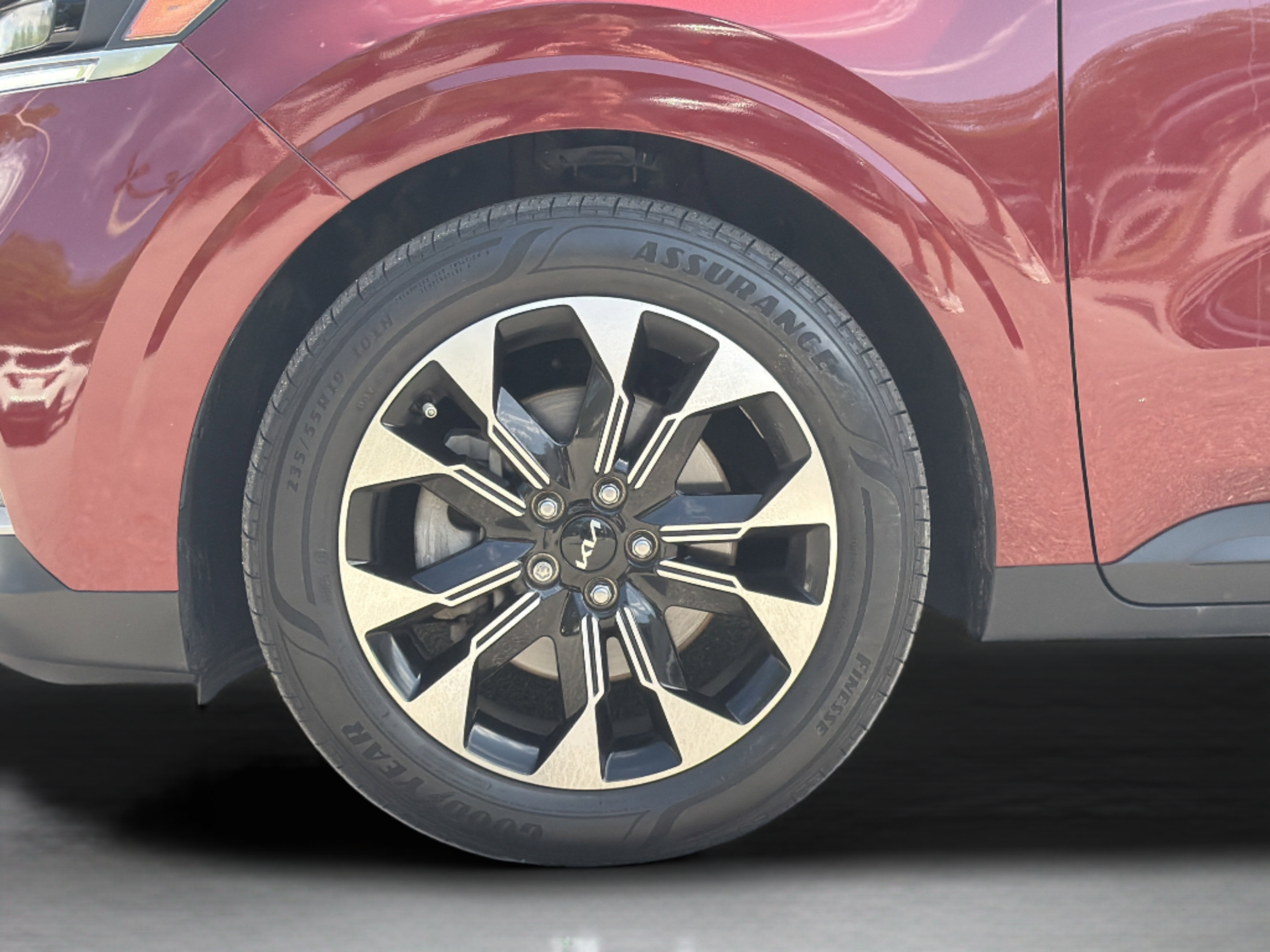 Certified 2024 Kia Carnival EX FWD image 25