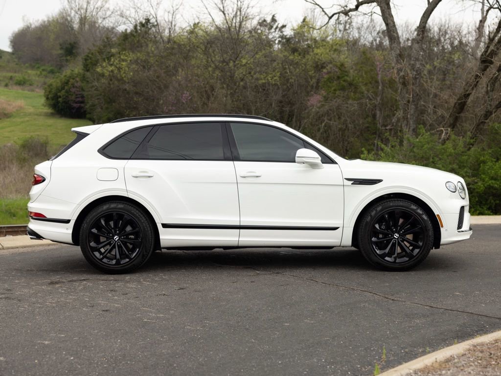 Used 2024 Bentley Bentayga image 13