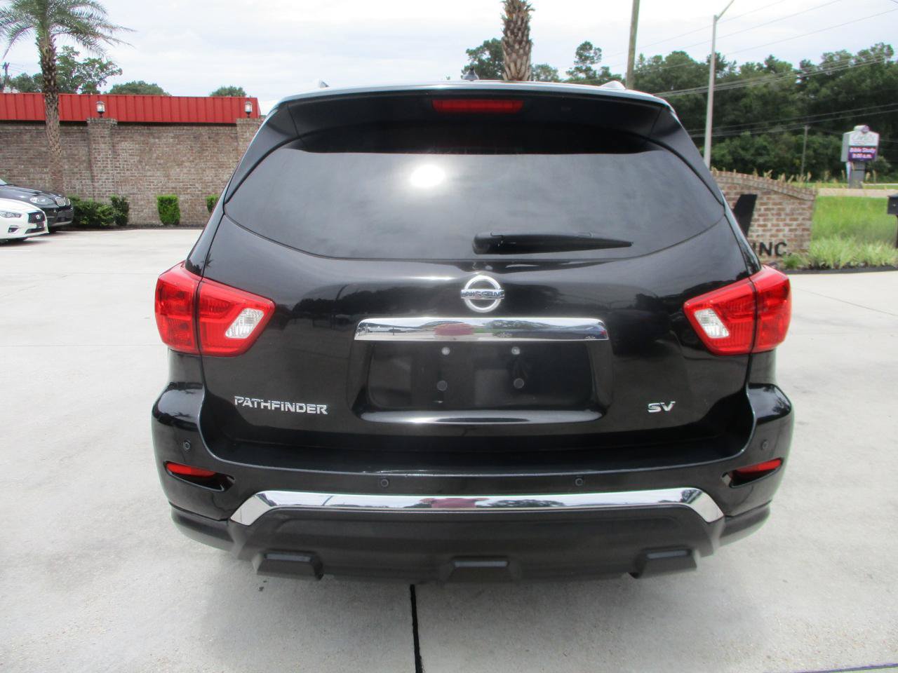 Used 2017 Nissan Pathfinder SV FWD image 5