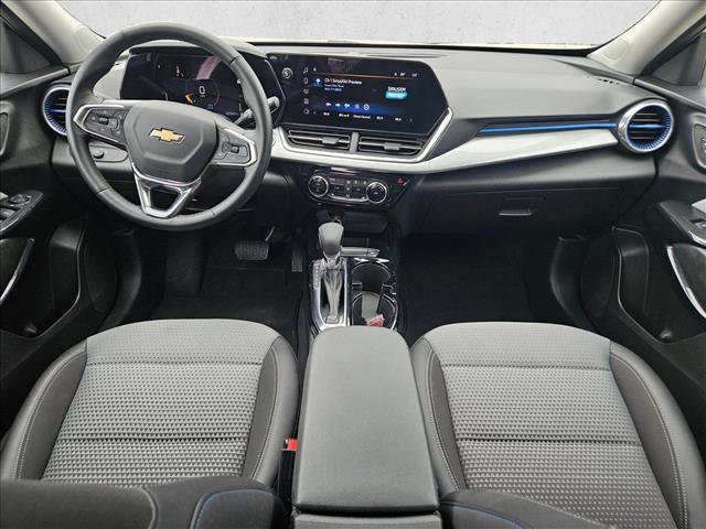 Used 2025 Chevrolet Trax LT w/ LT Convenience Package FWD image 16