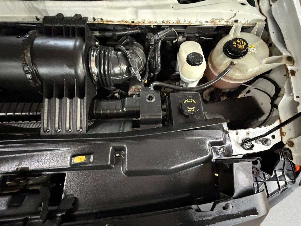 Used 2010 Ford E-350 and Econoline 350 Extended Super Duty RWD image 22