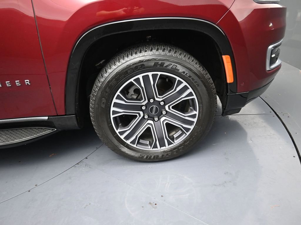 Used 2025 Jeep Wagoneer L Series II w/ 8-pass Seating Package image 5