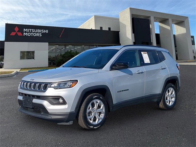 Used 2024 Jeep Compass Latitude image 1