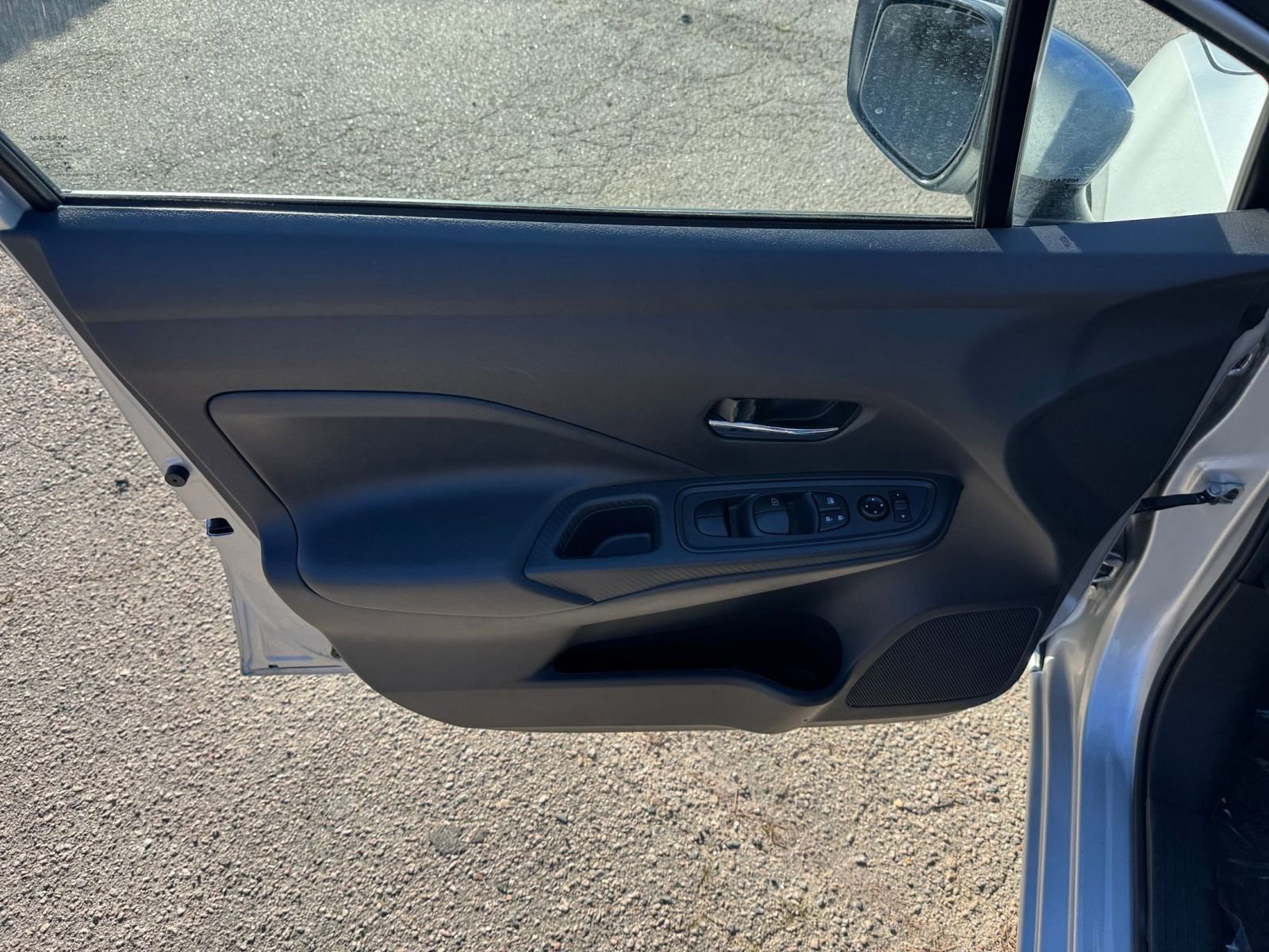 Used 2025 Nissan Versa SV image 18