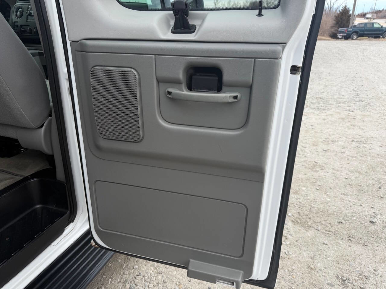 Used 2013 Ford E-350 and Econoline 350 XLT image 14