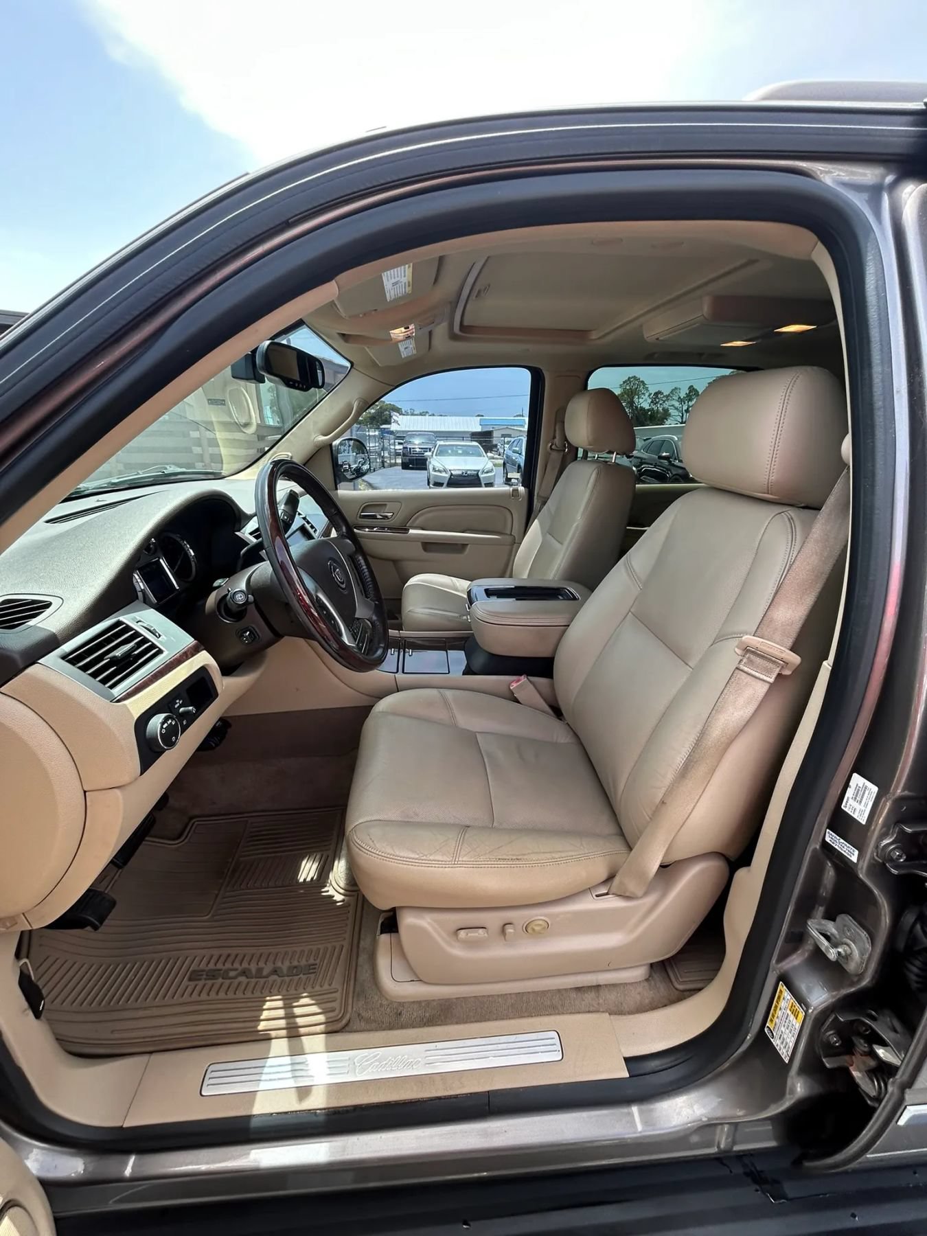 Used 2013 Cadillac Escalade ESV Luxury RWD image 27