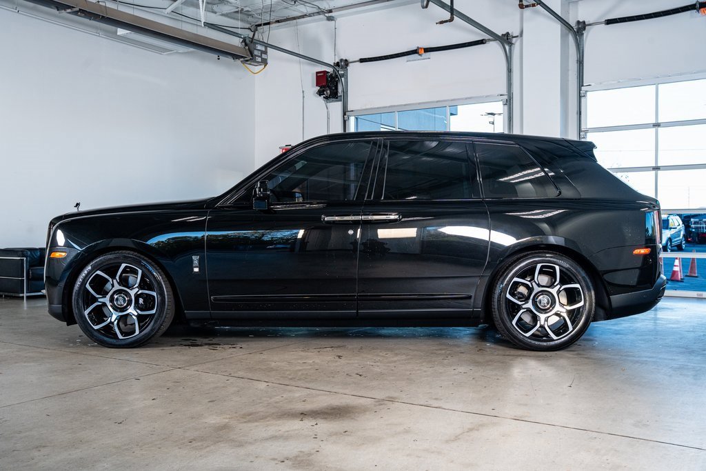 Used 2022 Rolls-Royce Cullinan Black Badge image 9