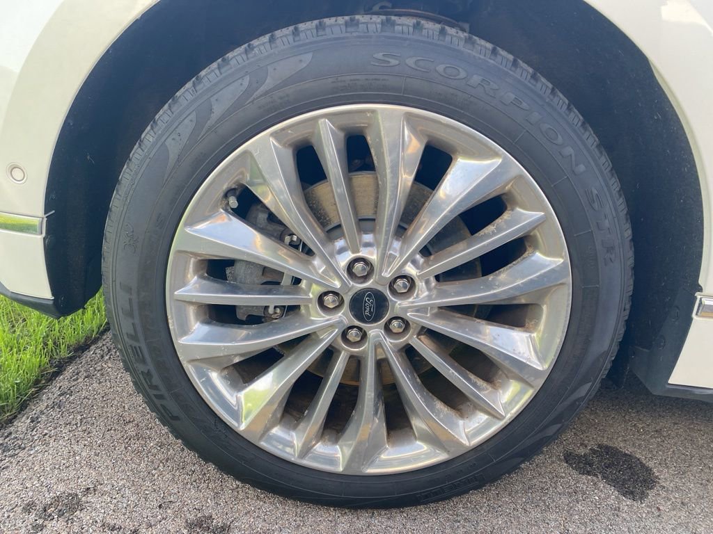 Used 2020 Ford Edge Titanium w/ Equipment Group 301A AWD/4WD image 11