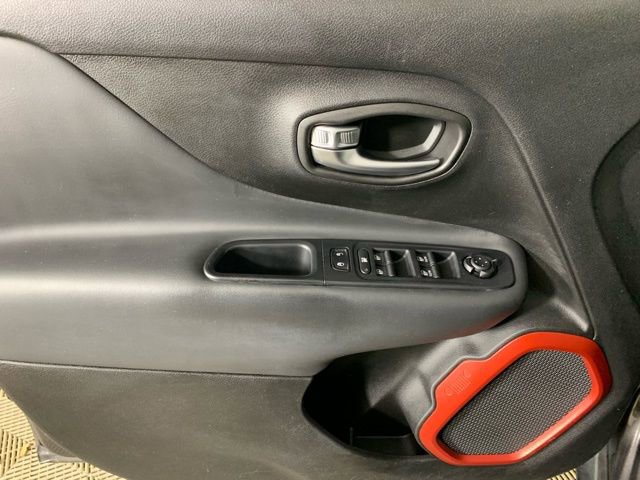 Used 2018 Jeep Renegade Trailhawk image 28