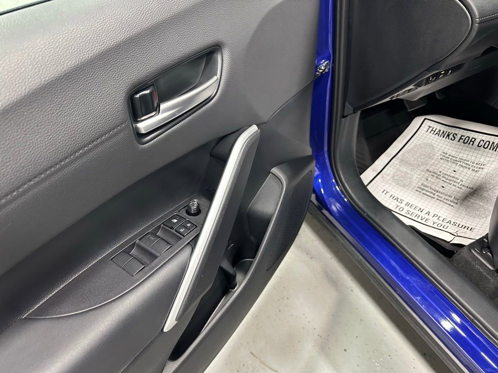 Used 2025 Toyota Corolla Cross XSE w/ Convenience Package image 9