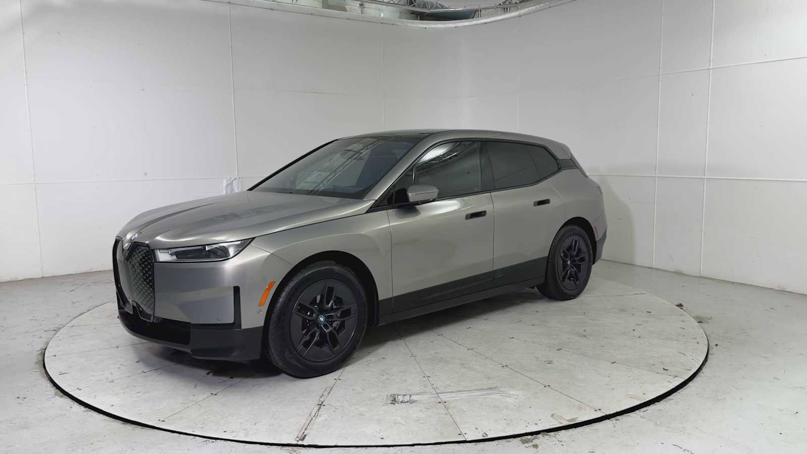 Certified 2023 BMW iX xDrive50 w/ Premium Package image 6