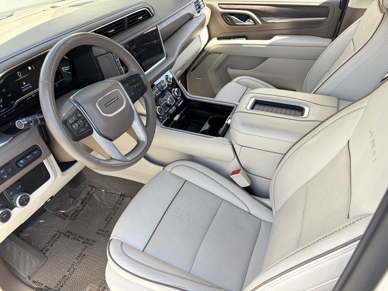 Used 2022 GMC Yukon XL Denali AWD/4WD image 18