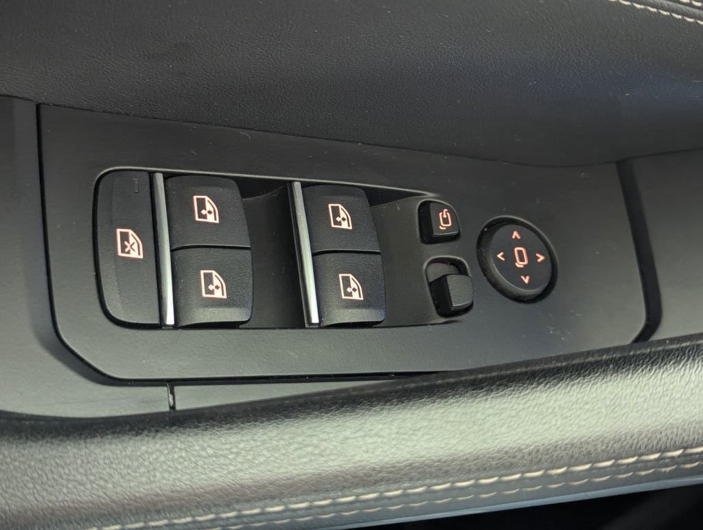 Used 2024 BMW X6 xDrive40i image 45